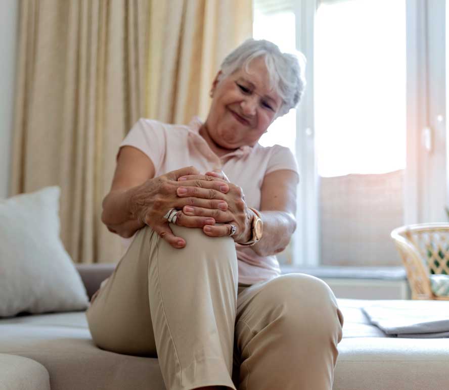 woman who wants to participate in a Osteoarthritis of the knee study at crwf